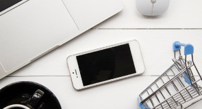 Телефон на столе