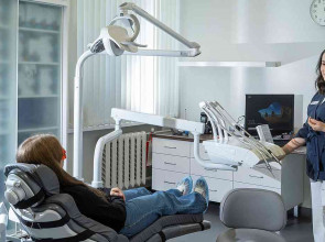 стоматолог