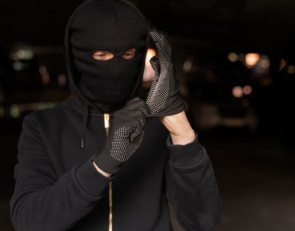 злодей в маске