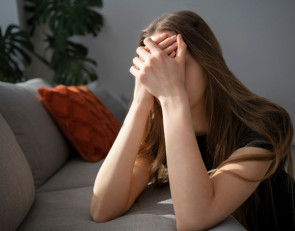 расстроенная девушка