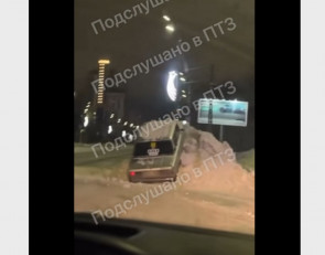 легковушка в снегу