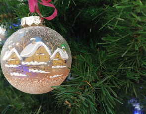 игрушка на елке