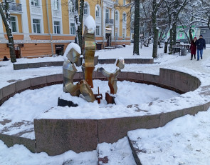 фонтан зимой