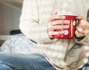 чашка в руках