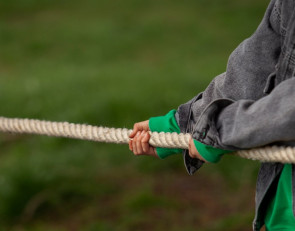 канат и ребенок