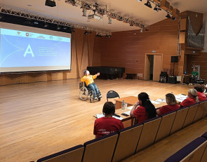 пение на жестовом языке