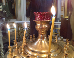 свечи в церкви