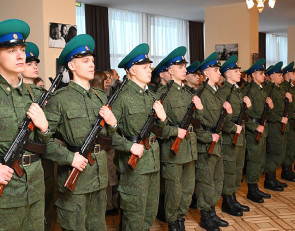 Молодые пограничники принимают Присягу