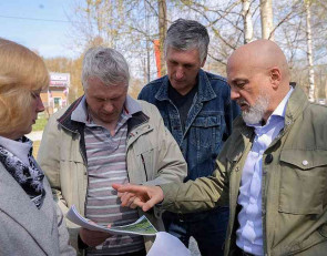 шандалович и активисты