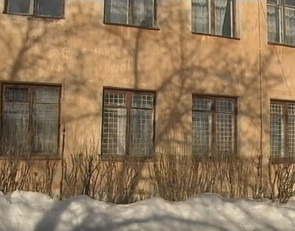 дом с решетками