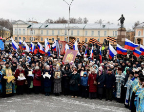 участники крестного хода