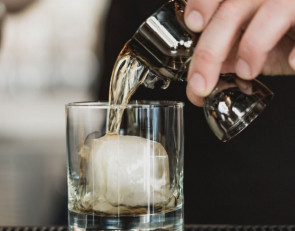 Коктейль в стакане