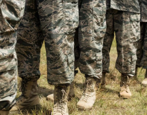 Военнослужащие в форме