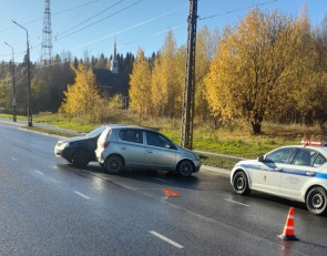 попавшие в ДТП машины