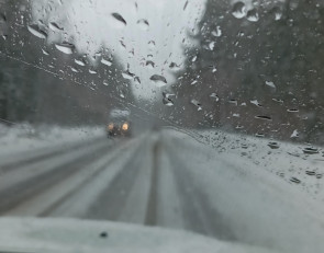 капли на стекле