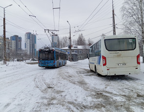 троллейбус и автобус