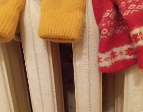 вещи на батарее