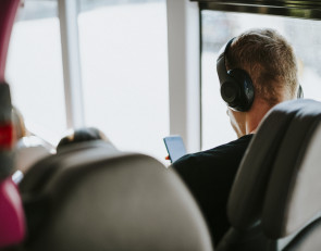 автобус_человек_музыка