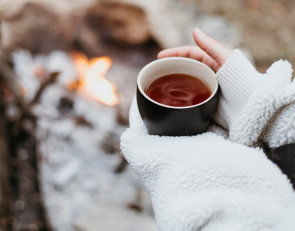 чашка в руках