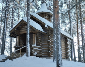 часовня на пригорке