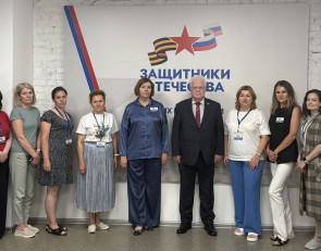 Сенатор Чижов и сотрудники фонда