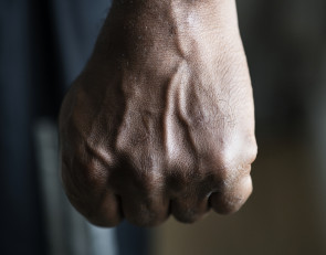 кулак_агрессия_насилие