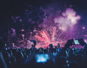 праздник_стадион_концерт_телефоны