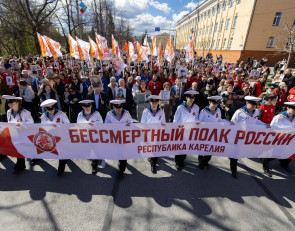 Депутаты в Бессмертном полку