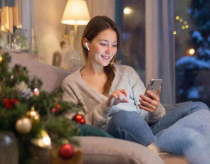 девушка с телефоном