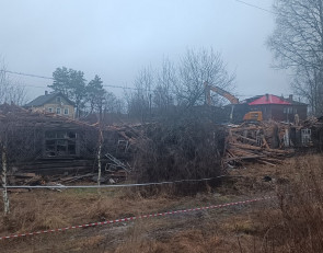 Аварийный дом сносят