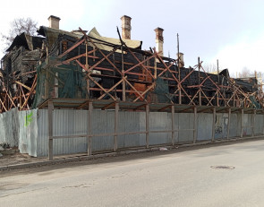 сгоревший памятник