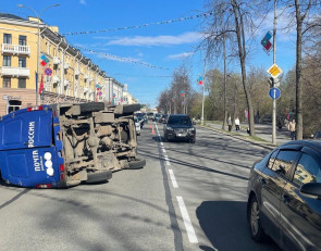 Перевернувшийся автомобиль