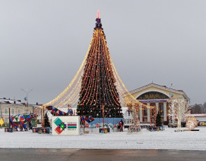 елка на площади