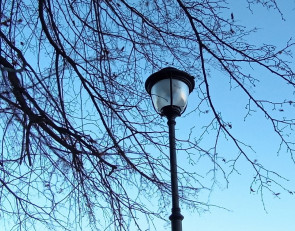 Фонарь в городе