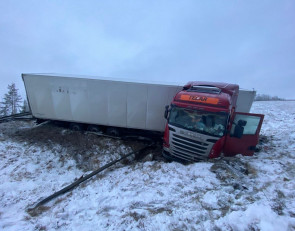 попавшая в аварию фура