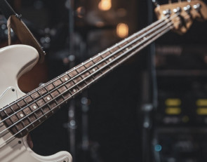 Гитара в руках