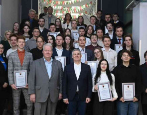 глава с учеными