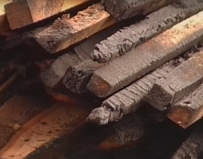 обгоревшие доски