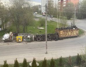 Горы автомобильных покрышек на Кукковке