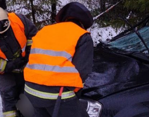 машина в кювете