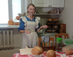 Ирина Коваленко выпекает домашний хлеб