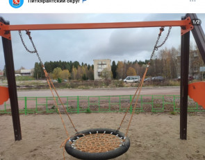 вандалы на детской площадке