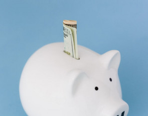 Копилка с деньгами