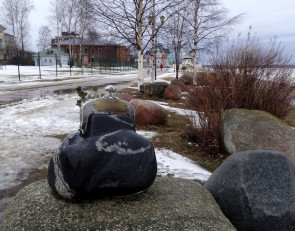 Кошелек на набережной