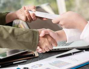 рукопожатие