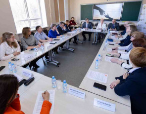 круглый стол