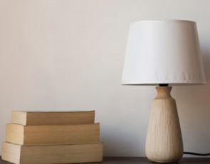 Лампа на столе