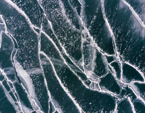 Лед на водоеме