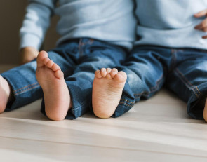 дети_ноги_близнецы