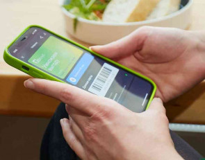 телефон в руке